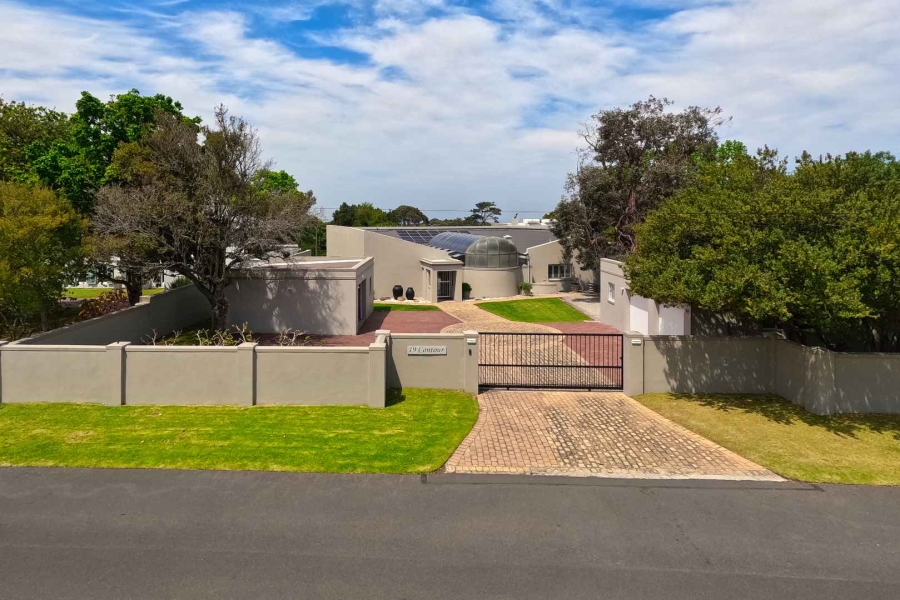 5 Bedroom Property for Sale in Fernkloof Estate Western Cape